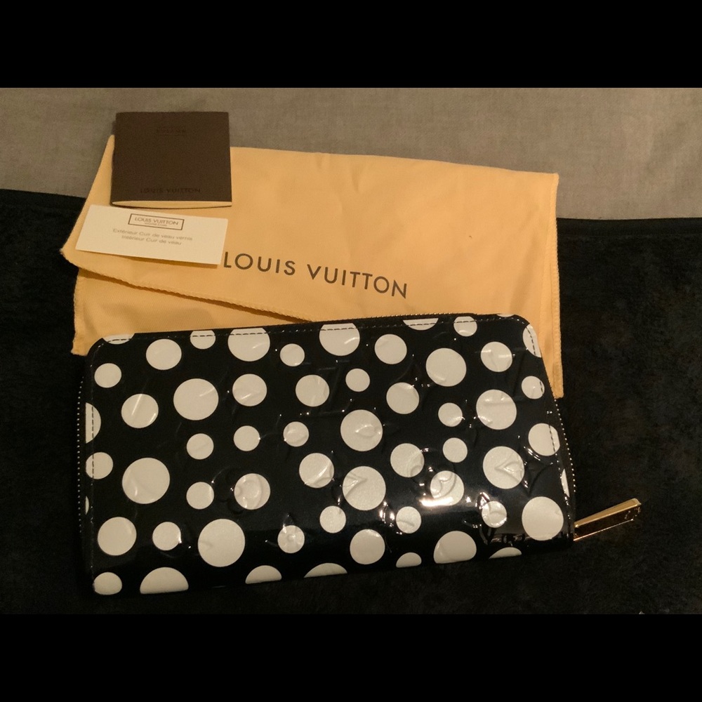 LOUIS VUITTON YAYOI KUSAMA VERNIS ZIPPY WALLET